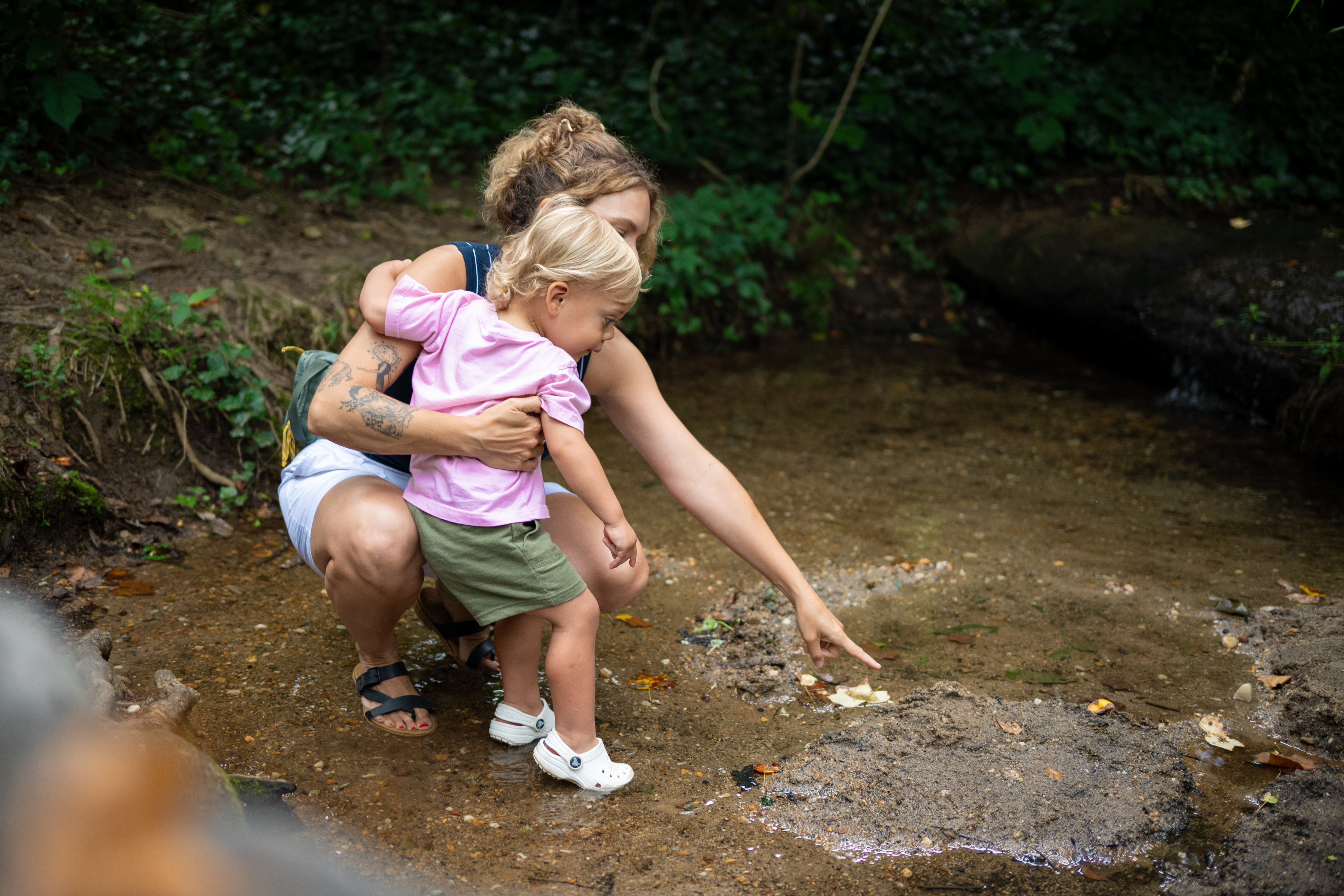 Theo Family - mom pointing at puddle
